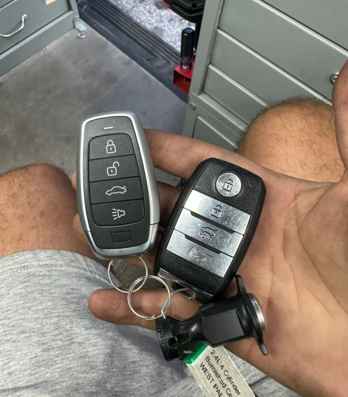 Automotive locksmith programming a transponder car key