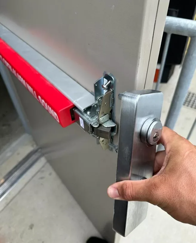 Von Duprin 98 rim exit device