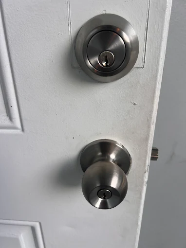 Treasure Coast Locksmith 24/7 emergency locksmith van dispatching to a Vero Beach oceanfront property at night
