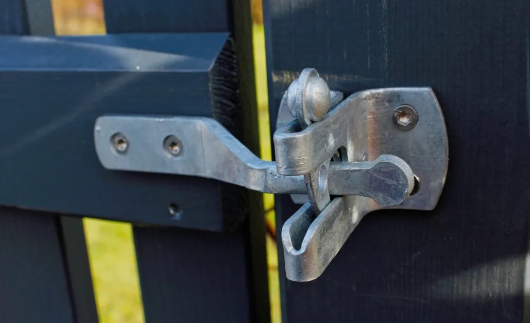 Outdoor shed lock installation for Florida