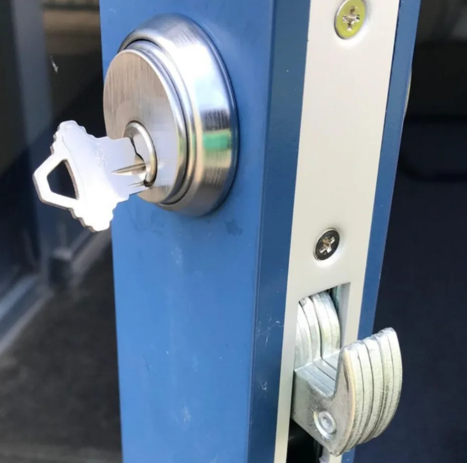 Commercial lock rekey service