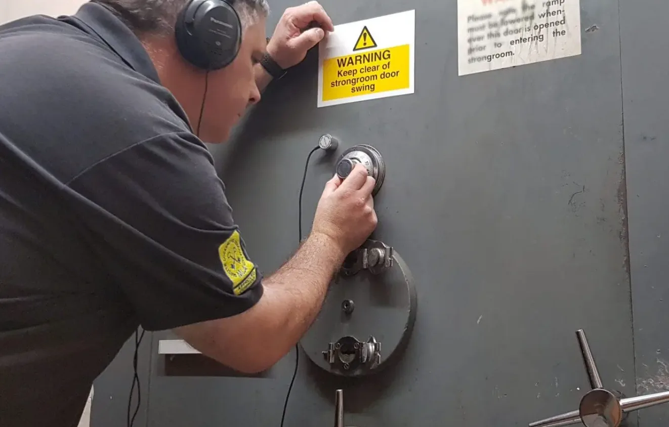 Professional safe opening and manipulation service